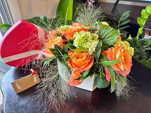 Regular Flower Box with Roses