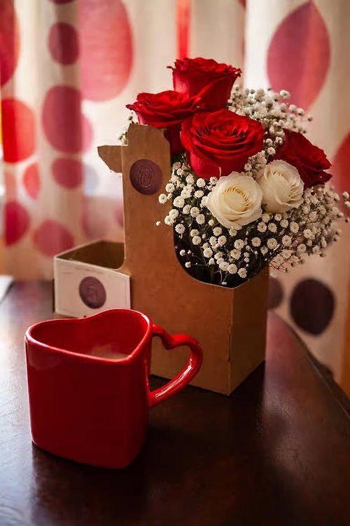 Heart Shape Mug & Roses in a Bag