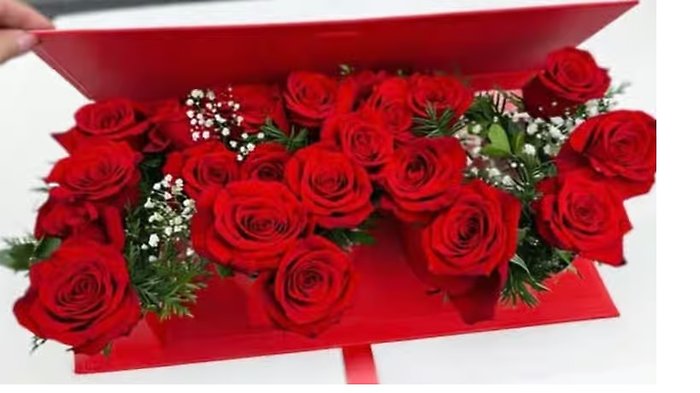 I LOVE YOU box of Roses